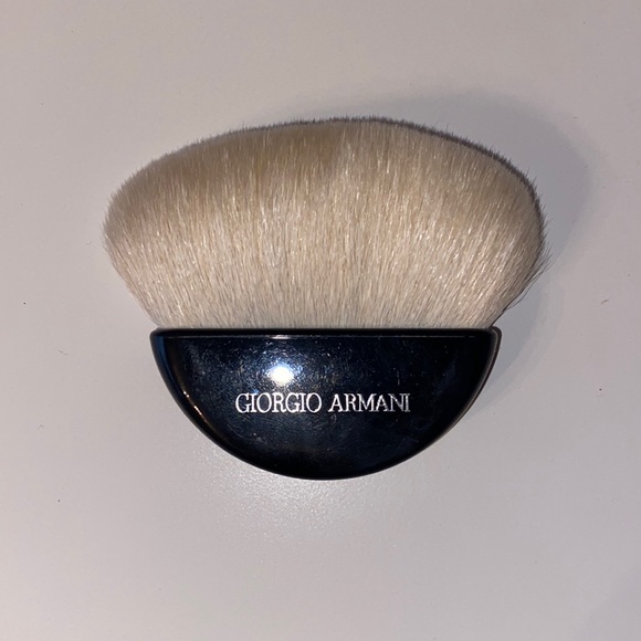 GIORGIO ARMANI BEAUTY CONTOURING POWDER BRUSH - Picture 3 of 4